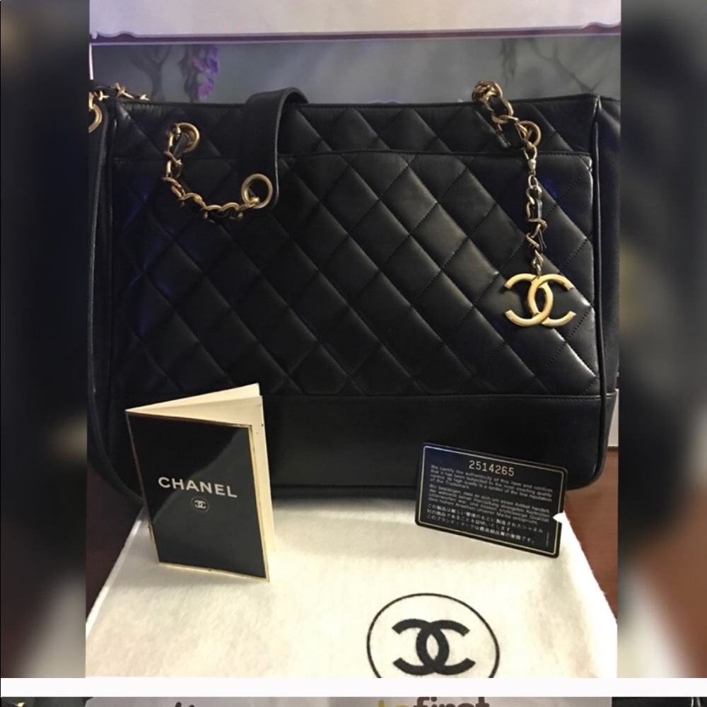COPY - Chanel shoulder bag with Authencity Cert